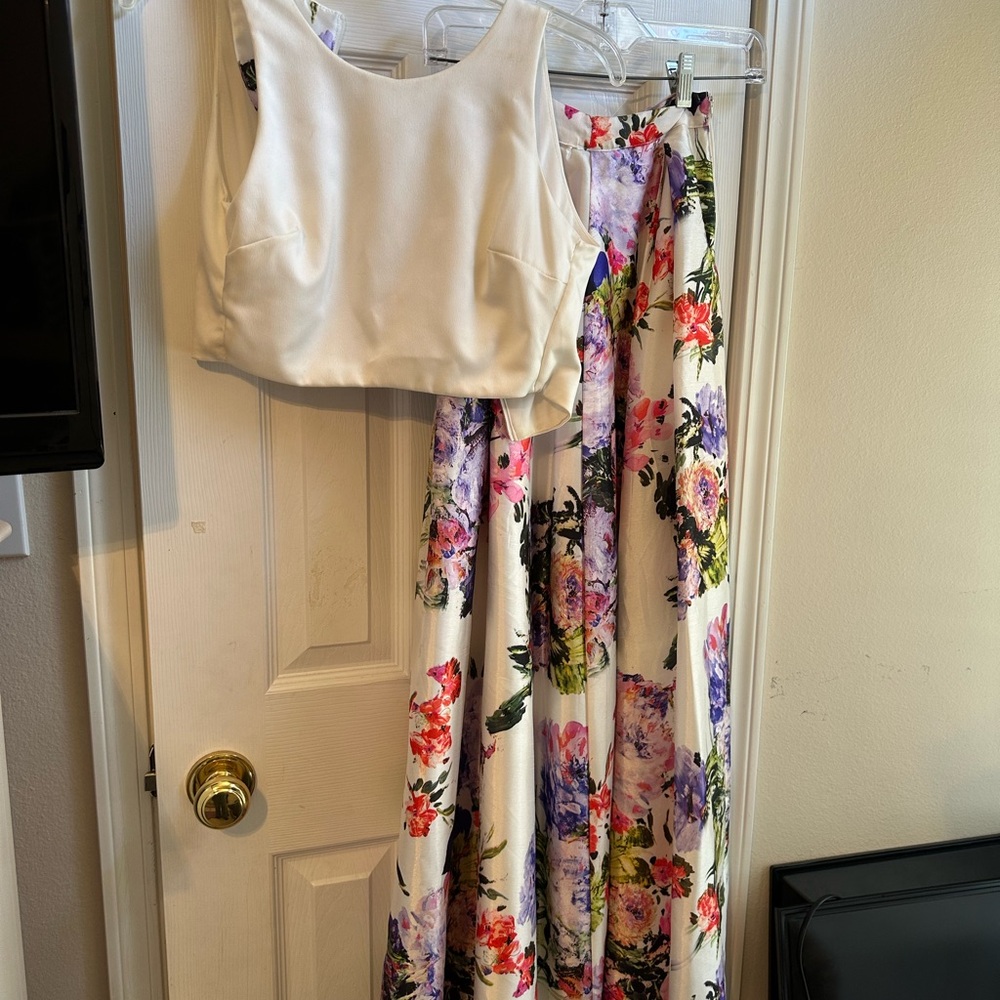 Floral Maxi Skirt and White Crop Top Set Perfect for Prom